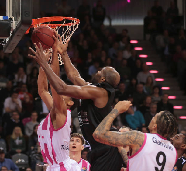 和多次抢断 和多次抢断